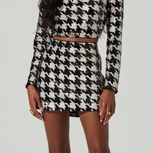 ASTR the Label DARBY SEQUIN HOUNDSTOOTH MINI SKIRT